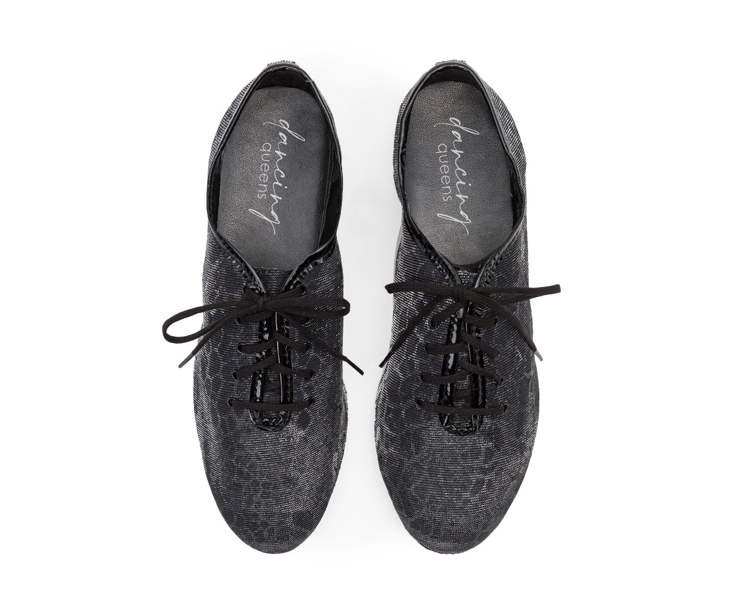 Draufsicht der schwarzen Tanzschuhe 550/J03 zum Schnüren von Dancing Queens mit Markennamen darin.